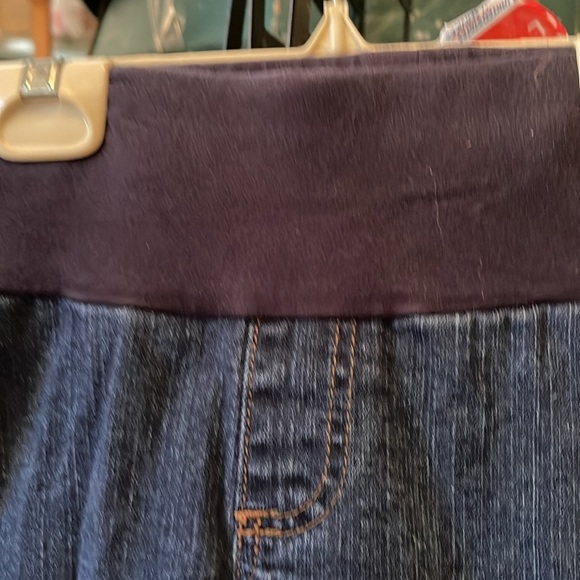 Maternity Pull on Jeans with Pockets side and Hips - Picture 2 of 5